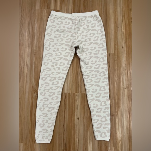 Barefoot Dreams Cozy Fleece Pants - Picture 5 of 5